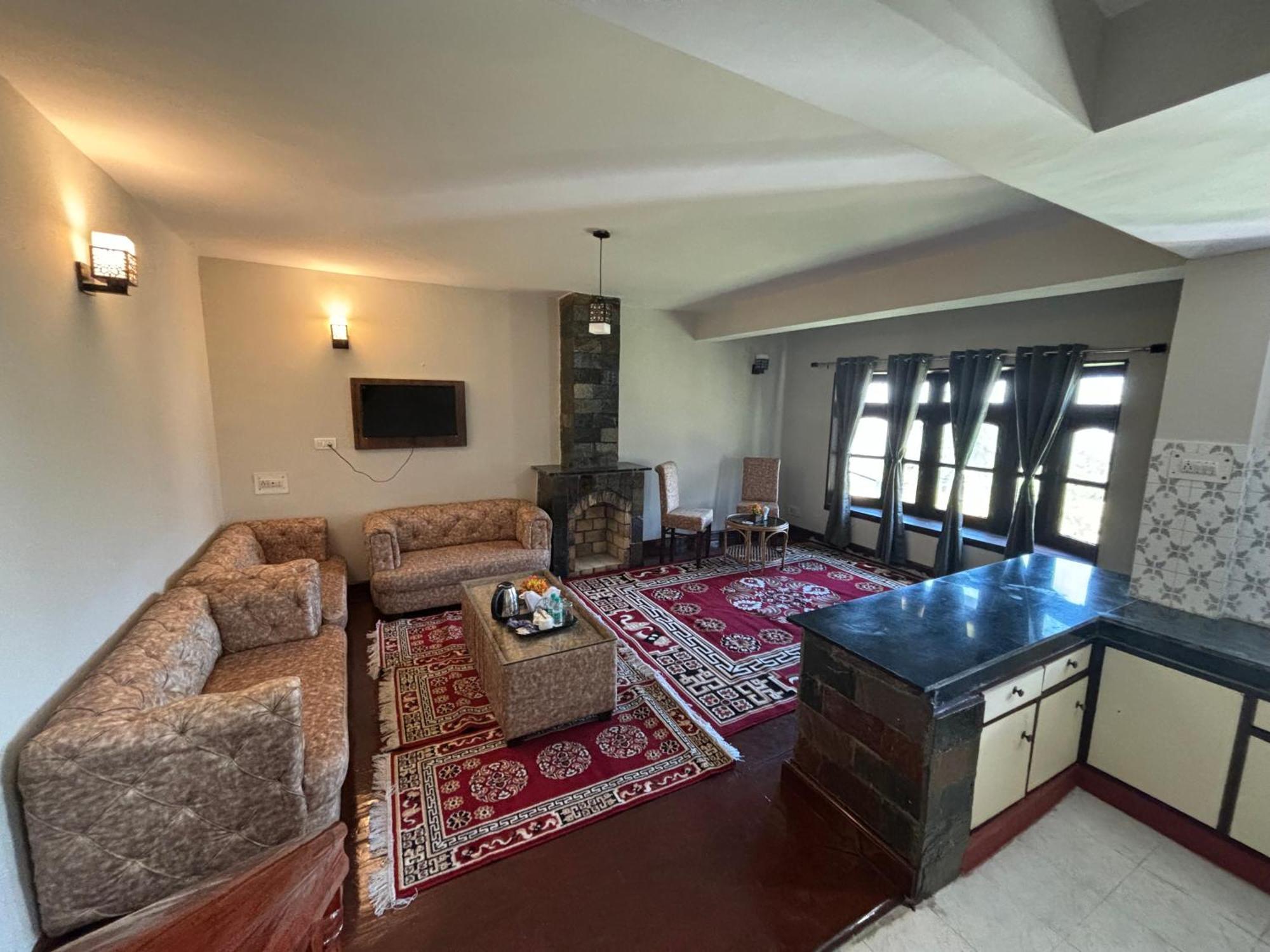 Kumaon Roop Resort Near Kainchi Dham Найнитал Экстерьер фото