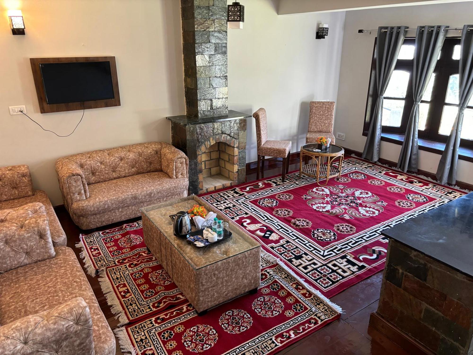 Kumaon Roop Resort Near Kainchi Dham Найнитал Экстерьер фото